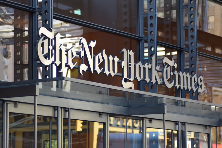 Verðlaunarithöfundur afhjúpar hlutdrægni New York Times í umfjöllun um dráp á heilli fjölskyldu