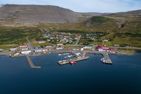 Bleikjuseiði sluppu úr keri við Tálknafjörð