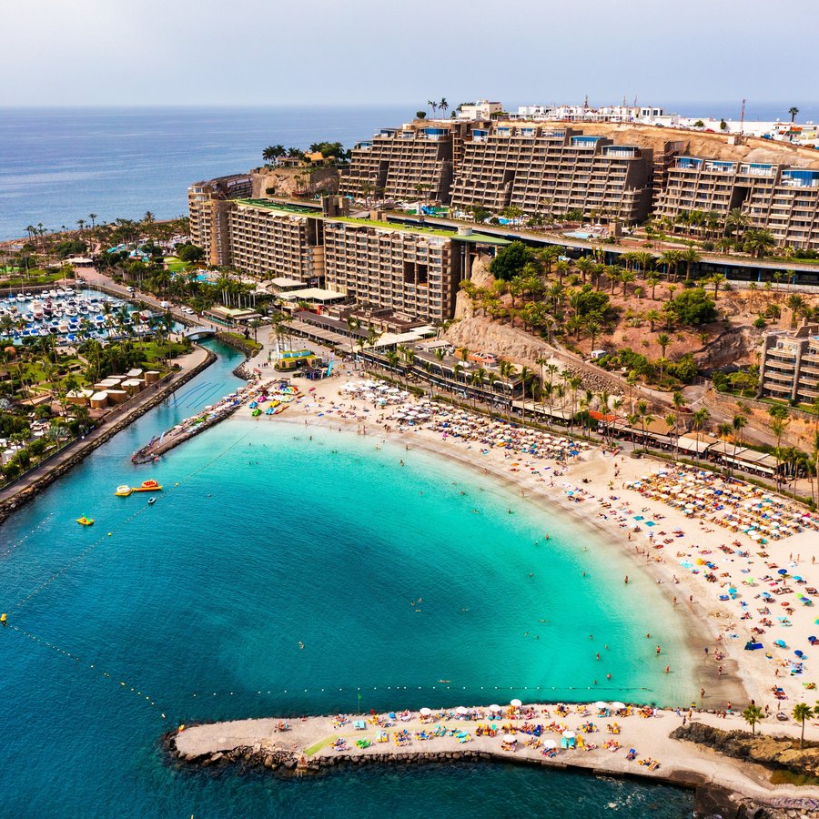 Kona á Kanarí handtekin eftir rán með sveðju