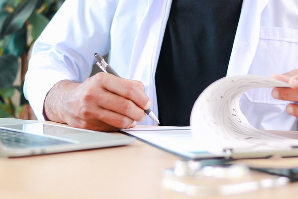 Seldi tugþúsundir falsaðra læknisvottorða