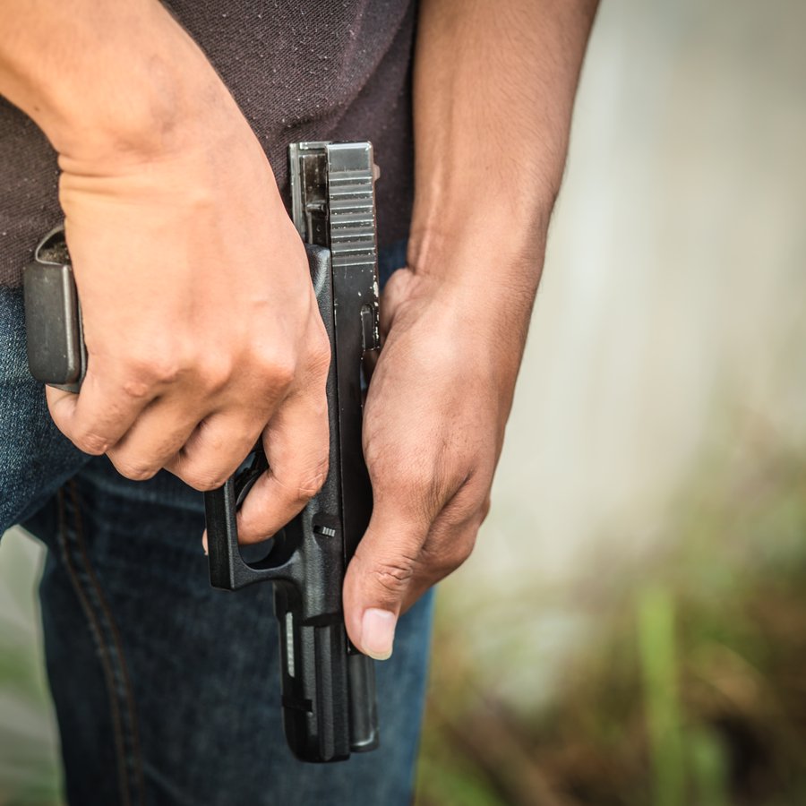 23 börnum rænt af byssummönnum