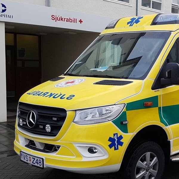 Blæddi úr höfði klaufa á djamminu