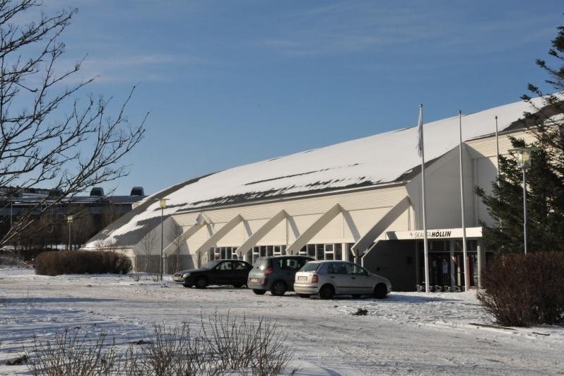 Hætt við áform um unglingaskóla aftan við Skautahöllina í Laugardal