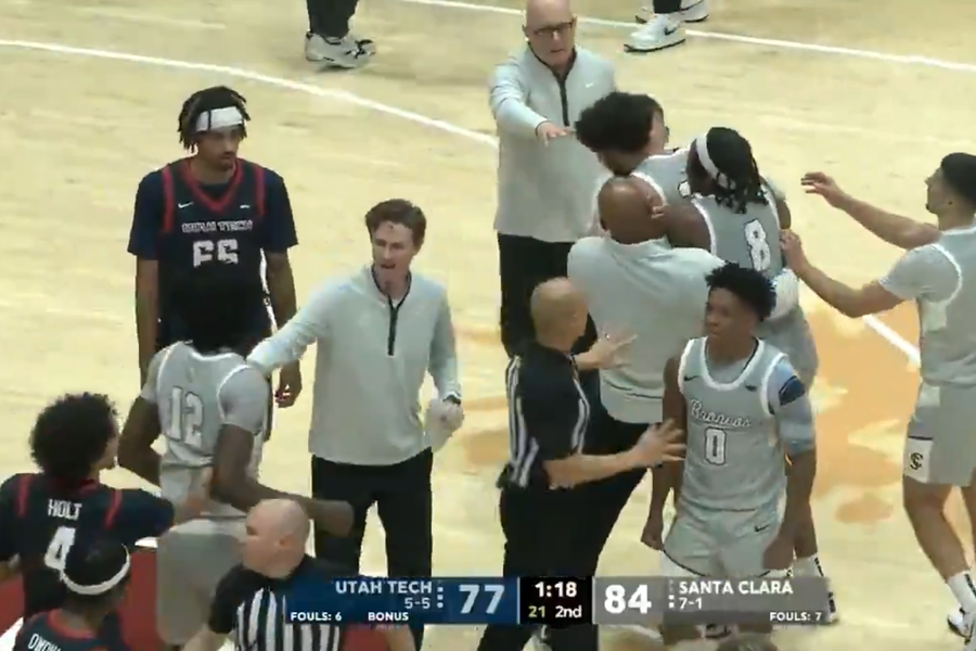 Kýldi mótherja í andlitið í miðjum leik