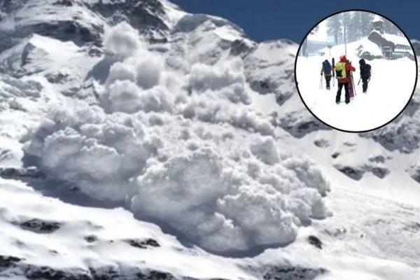 Níu skíðamanna leitað eftir snjóflóð