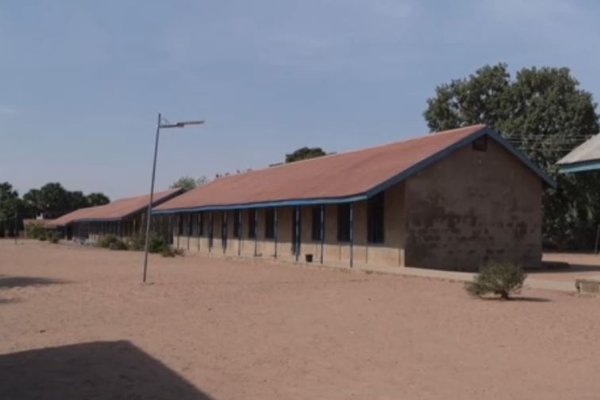 Yfir 250 börn enn í haldi mannræningja í Nígeríu