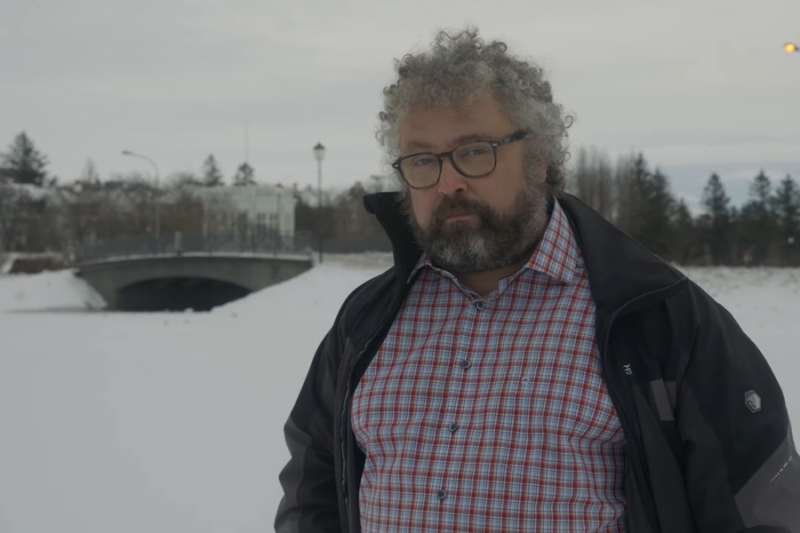 Stefán sendi pillu á gamla skólasystur