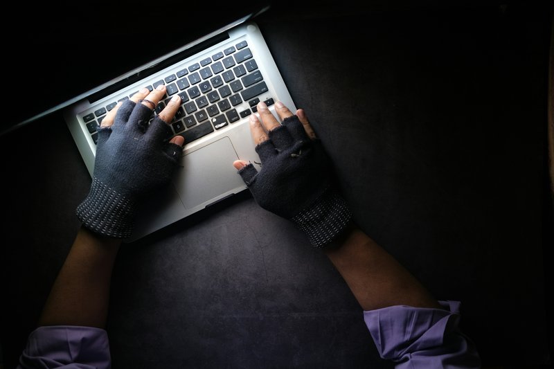 Tölvuþrjótur/Cyber attack