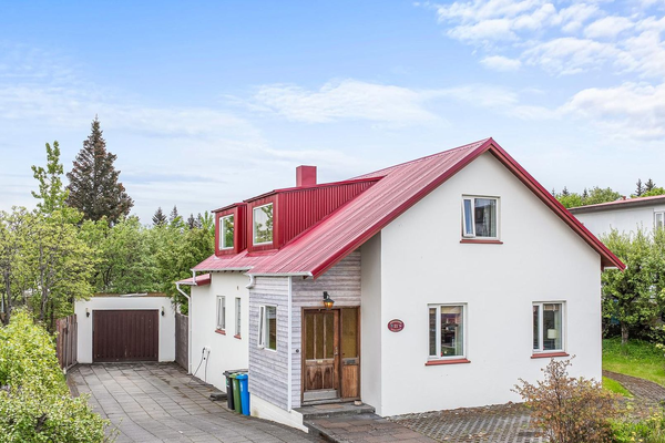 Selja snoturt einbýli með stórum garði