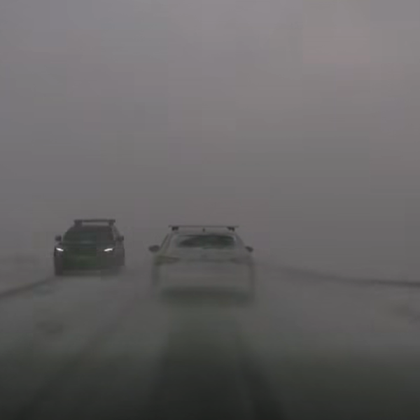 Tilnefnir sjálfan sig sem „fávita“ í umferðinni