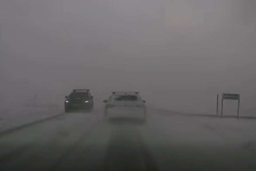 Tilnefnir sjálfan sig sem „fávita“ í umferðinni