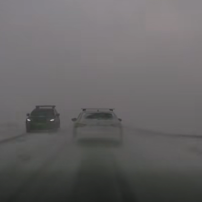 Tilnefnir sjálfan sig sem „fávita“ í umferðinni