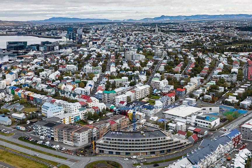 Rasískir skemmdarvargar herja á bíla í Vesturbænum