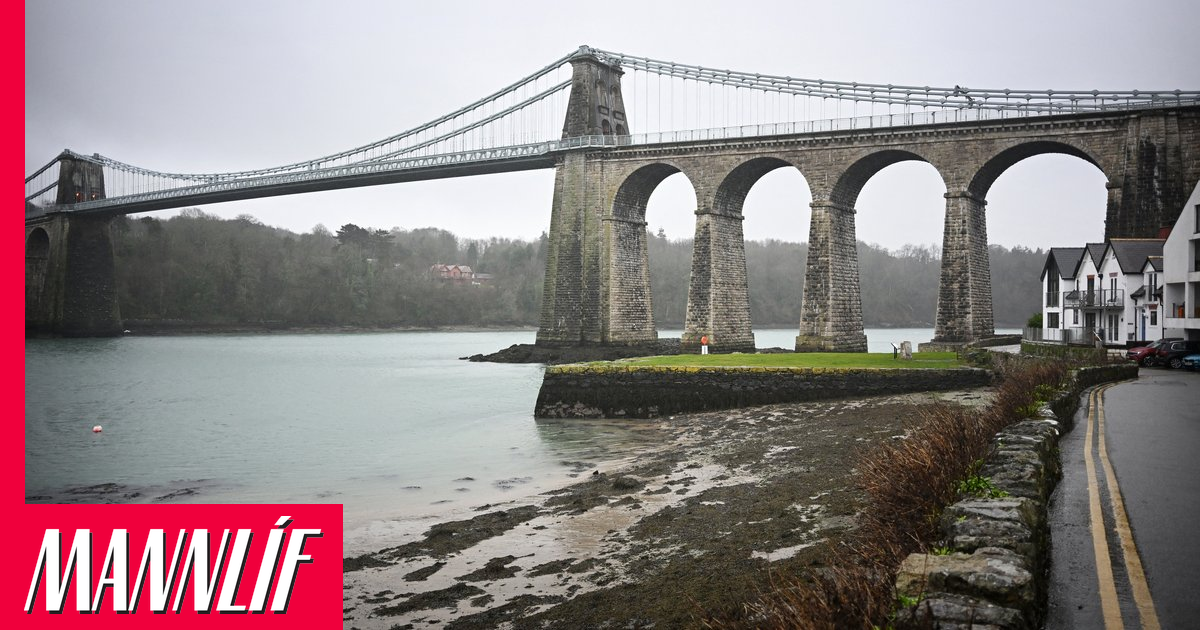 Móður leitað eftir að lík nýbura fannst í fjöru í Wales
