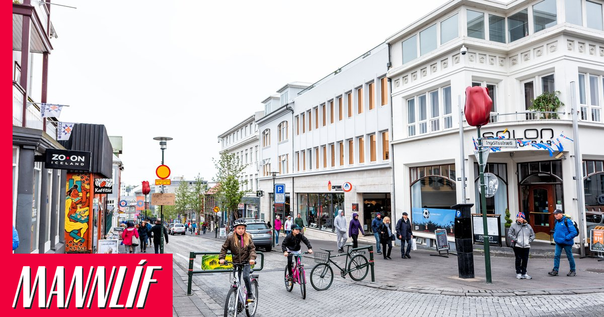 Reyndist hvort tveggja vopnaður og eftirlýstur í miðbænum