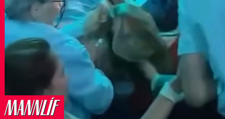 Kona slegin í höfuðið með göngustaf á flokksþingi