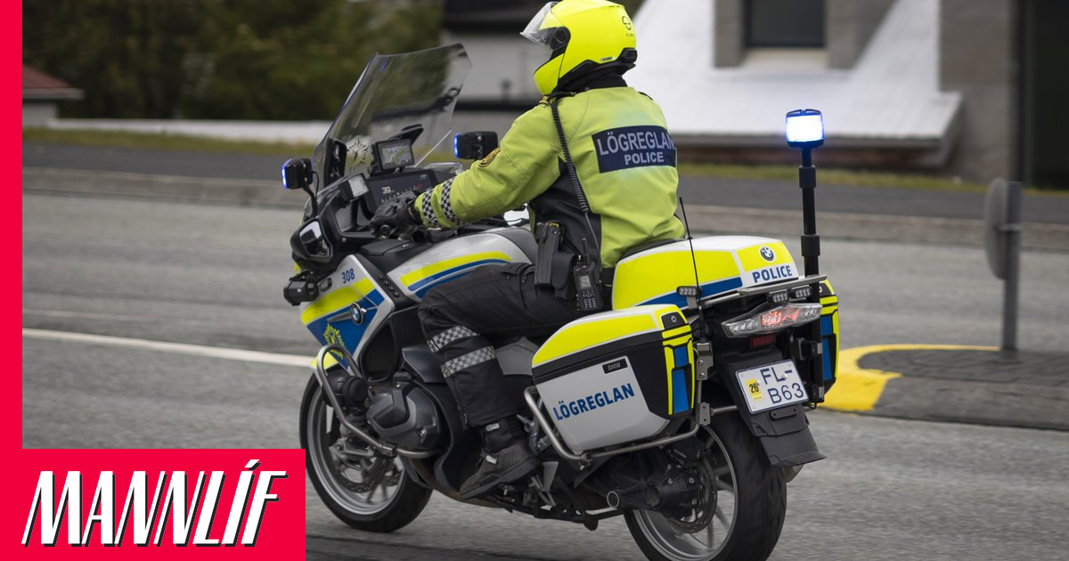 Sló lögreglumann með síma og mætti ekki fyrir dóm